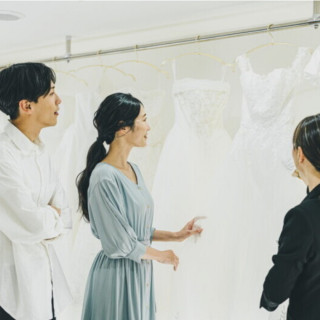 花嫁の美しさを最大限に引き出す「衣裳コーディネーター」