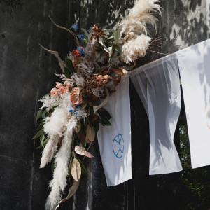 手作りの暖簾をかけて、おふたりならではのエントランスに|IMURI (イムリ)の写真(55984269)