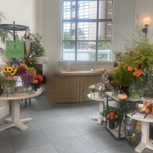 建物内に併設されているフラワーショップがコーディネートします|CRAFT.WEDDING YOKOHAMAの写真(54735106)