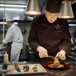 お二人と共に創る九州フレンチ、お二人とゲストとの温かな思い出も料理に入れ込んでご提案