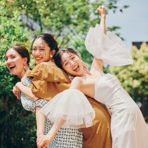 ドレスショップ「FOUR SIS & CO.」から、主役感がありすぎないスタイルをセレクト|UNWEDDING　中之島の写真(52537281)