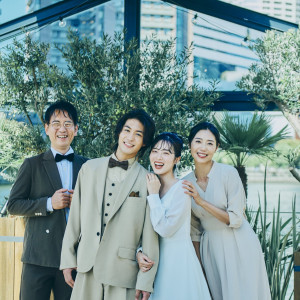 開放的な水上テラスでゲストをお出迎え。|UNWEDDING　中之島の写真(55482801)