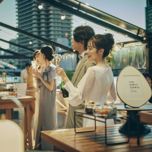 まるで映画のワンシーンのようなパーティタイム|UNWEDDING　中之島の写真(55482798)