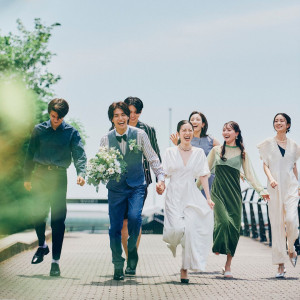 ドレスを着ても素のままで食べて飲んで、歌って踊って。
心からゲストと楽しむ1日を。|UNWEDDING　中之島の写真(52410218)