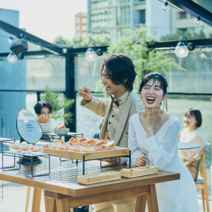 自由でカジュアルな日常の延長のようなパーティーが叶う|UNWEDDING 中之島の写真(55615353)