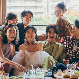 美味しい料理にゲストも笑顔が溢れる|UNWEDDING　中之島の写真(52410079)