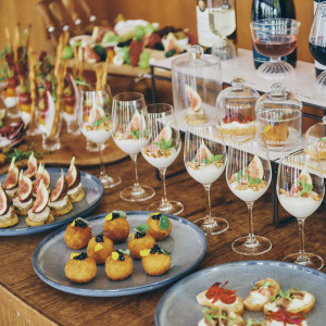 おしゃべりしながらも食べられるように、小さく食べやすいサイズで|UNWEDDING　中之島の写真(52411074)