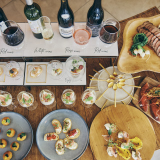 お料理はゲストが好きなタイミングで好きなものを好きなだけ食べられるブッフェ料理。