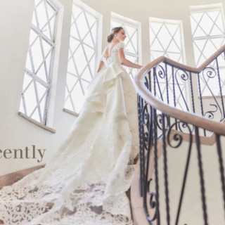 お腹の赤ちゃんと迎える特別な日。身体に優しく上品に魅せるマタニティドレスをご用意