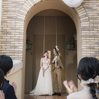 南フランスの青空に響くカリヨンの鐘。幸せの音色が大聖堂から街並みに広がります