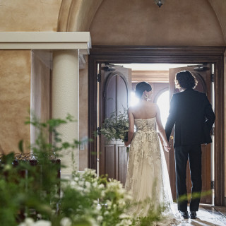 安心も美しさもあきらめない、マタニティドレスも完備。未来へつながる家族の結婚式