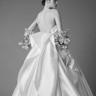 体型の変化にも寄り添うデザインで、妊婦さんも安心して美しく輝けるドレスを。