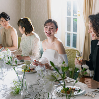我が家のような寛ぎと心づくしの美食を。気心の知れた家族と撮影や会食を通して過ごす贅沢な時間
