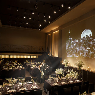 ”星空のクラブ”という名の通り、きらめく光に包まれたロマンチックな空間