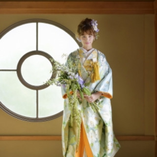 色打掛や白無垢が映える上品な空間で、花嫁の美しさを際立たせる伝統の装い