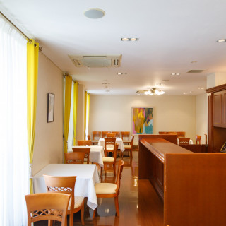 ゲスト専用のカフェラウンジ。自然体で過ごせるやさしく、穏やかな時間を支える充実設備