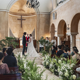 大切な人たちの祝福に包まれて、映画のワンシーンのような入場が叶う