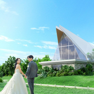 名護の小高い丘に佇む、木のぬくもりを感じるチャペル|THE SURF BEACHSIDE TERRACEの写真(54326067)