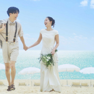 青い海と白い砂浜でのロマンチックなショット|THE SURF BEACHSIDE TERRACEの写真(53197822)