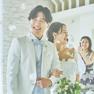 一面に広がるオーシャンビューで誓いを立てるセレモニー