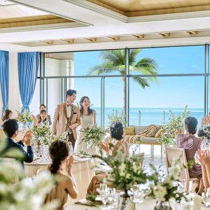 温かみのある空間で、大切なご家族やゲストと心ゆくまでお過ごしください|THE SURF BEACHSIDE TERRACEの写真(53197477)
