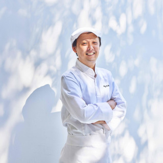 長年にわたり丁寧な調理と繊細な味わいを大切にするイタリアンレストランで腕を磨いてきたシェフ