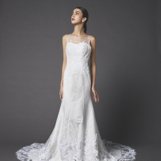 全国にサロンがあるため、事前に選んだドレスを現地でご用意。持ち運びなしの便利なシステム。