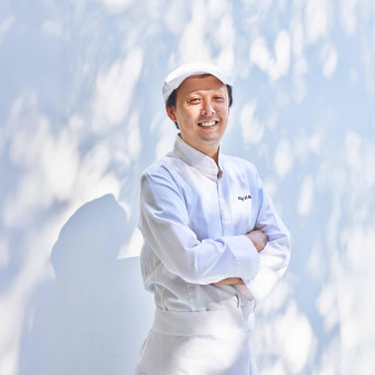 長年にわたり丁寧な調理と繊細な味わいを大切にするイタリアンレストランで腕を磨いてきたシェフ