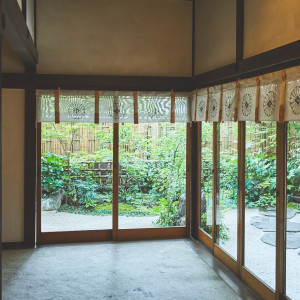 凛とした静けさが漂う東京大神宮の境内や中庭 ※耐震工事の影響で現在、一部ご案内を見合わせております|東京大神宮マツヤサロンの写真(53343620)