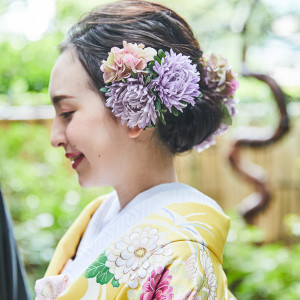和装のふたりが佇む姿を一層引き立てる特別な舞台|東京大神宮マツヤサロンの写真(53343640)