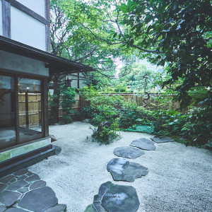 静寂に包まれた中庭|東京大神宮の写真(56140637)