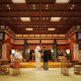 本物の神殿で叶う厳かな雰囲気