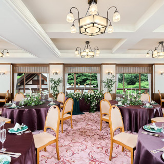 「瑞穂の間」「和×モダン」の内装で落ち着いた上質な一室