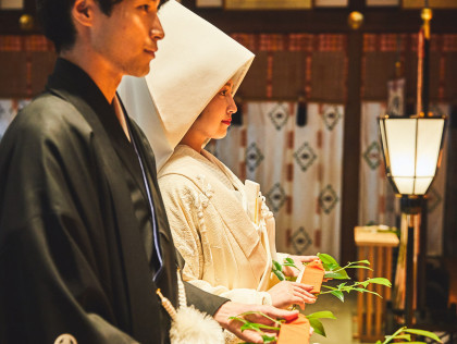 神前結婚式の創始の神社で
古くより伝わる格式高い結婚式
その後も二人の人生に寄り添って