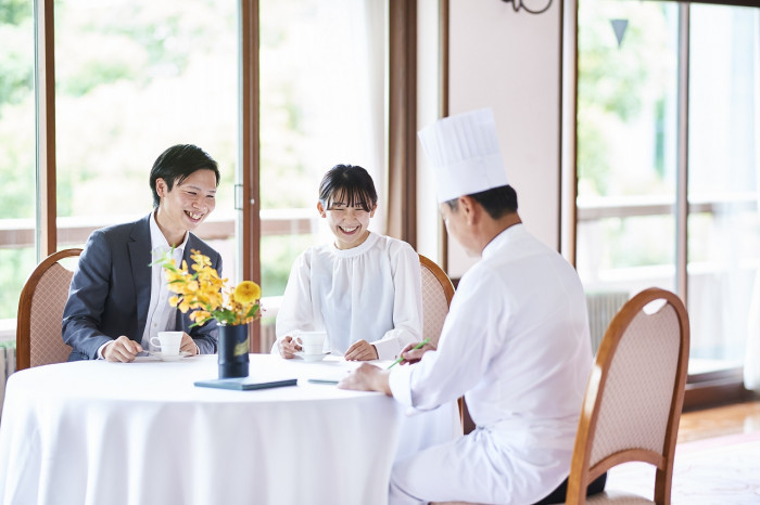 おふたりからのご要望やゲストのアレルギーに対応し、安心して楽しめる、お料理をお届します