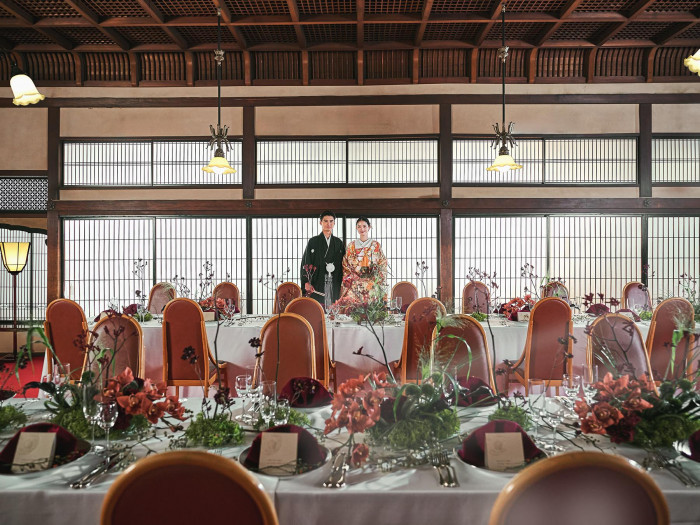 ご招待人数やお好みにより、スタイルの違う3つの披露宴会場からお選びいただくことができます