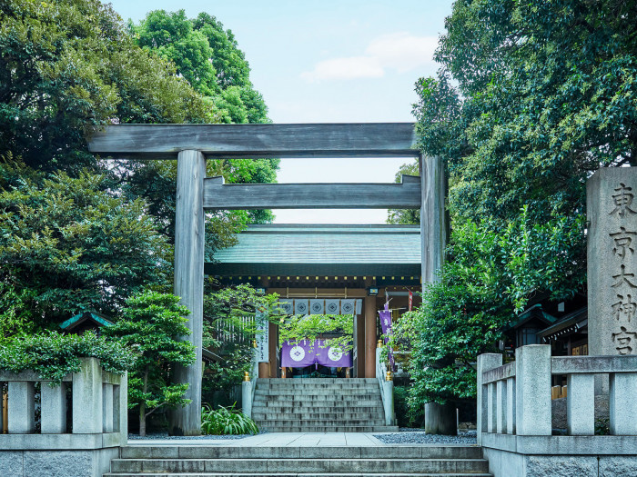 「東京のお伊勢さま」と称される東京大神宮は、縁結びの神社として多くの人々に親しまれる
