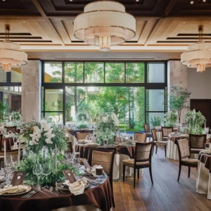 ガーデンへと一続きの開放感あるパーティ会場|LAZOR GARDEN NAGOYA（ラソール ガーデン 名古屋）の写真(53132751)