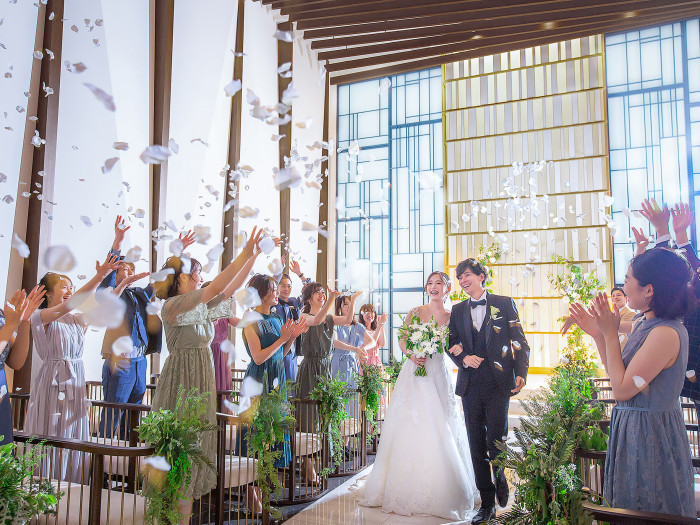 一生の想い出に残る結婚式をおふたりとご一緒に創り上げる事が私たちの願いです。