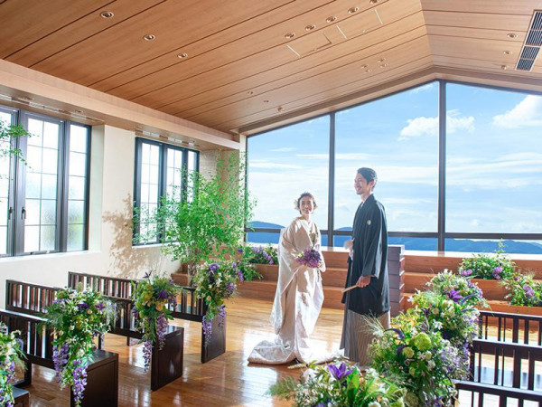 京都を一望し、八坂の塔を望むチャペル