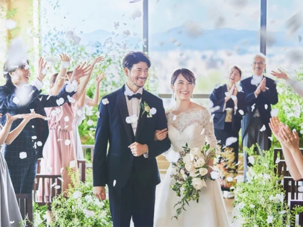 京都を一望し、八坂の塔を望むチャペル