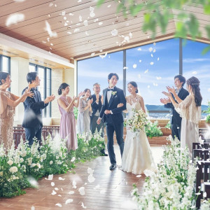 連休がお得！【ギフト12万&165万特典】光と水のチャペル×豪華試食