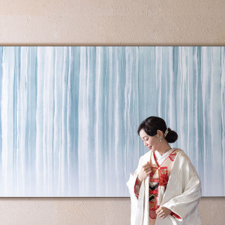 清水の地を象徴する「清き水」を表現したアートパネルが粋な空間を演出