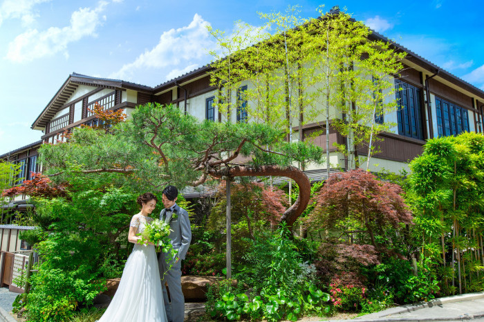 京都ならではの格別ロケーション。結婚式当日は無料シャトルバスサポート付(1時間に2本運行)