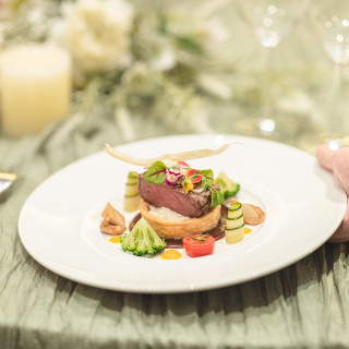 ゆったりとした時間が過ごせるのは少人数ならではの魅力。大切なゲストと食事をゆっくり楽しんで