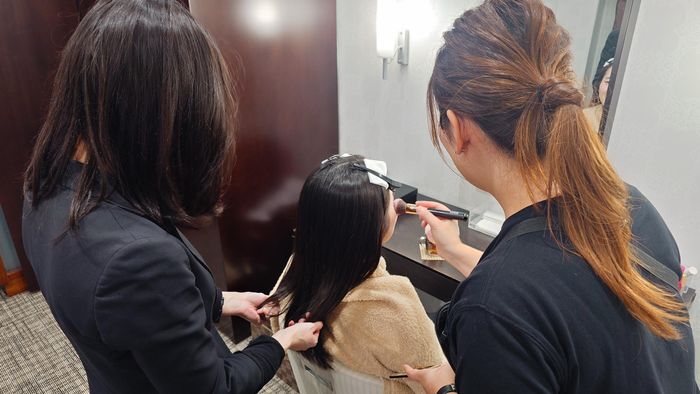 自社ドレスサロンも完備！美容師資格を持つチーフスタイリストがおりますので
美容もバッチリ！