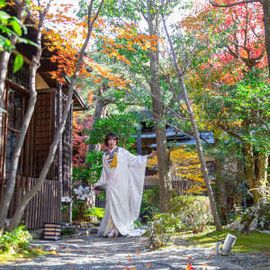 緑に映える和装でのお写真を。|京都祝言 SHU:GENの写真(53315364)