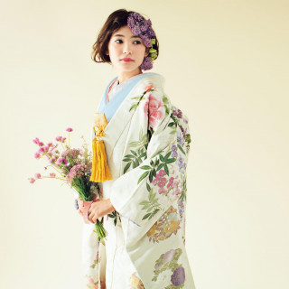 「憧れの衣裳を金額を気にせずにお召いただきたい」という想いから生まれた衣裳定額プラン。和装・洋装問わず何点でもお好きな衣装をお選びいただけます。※新作・インポートドレスは