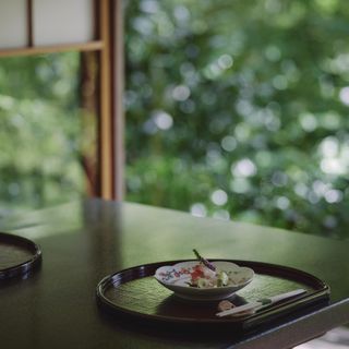 味わい・香り・音・空気まで五感で堪能する、当館ならではの会席体験をお愉しみください。