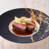 2名3万円相当の婚礼コース料理から国産牛サーロインやデザートなどの5品コースを無料で試食